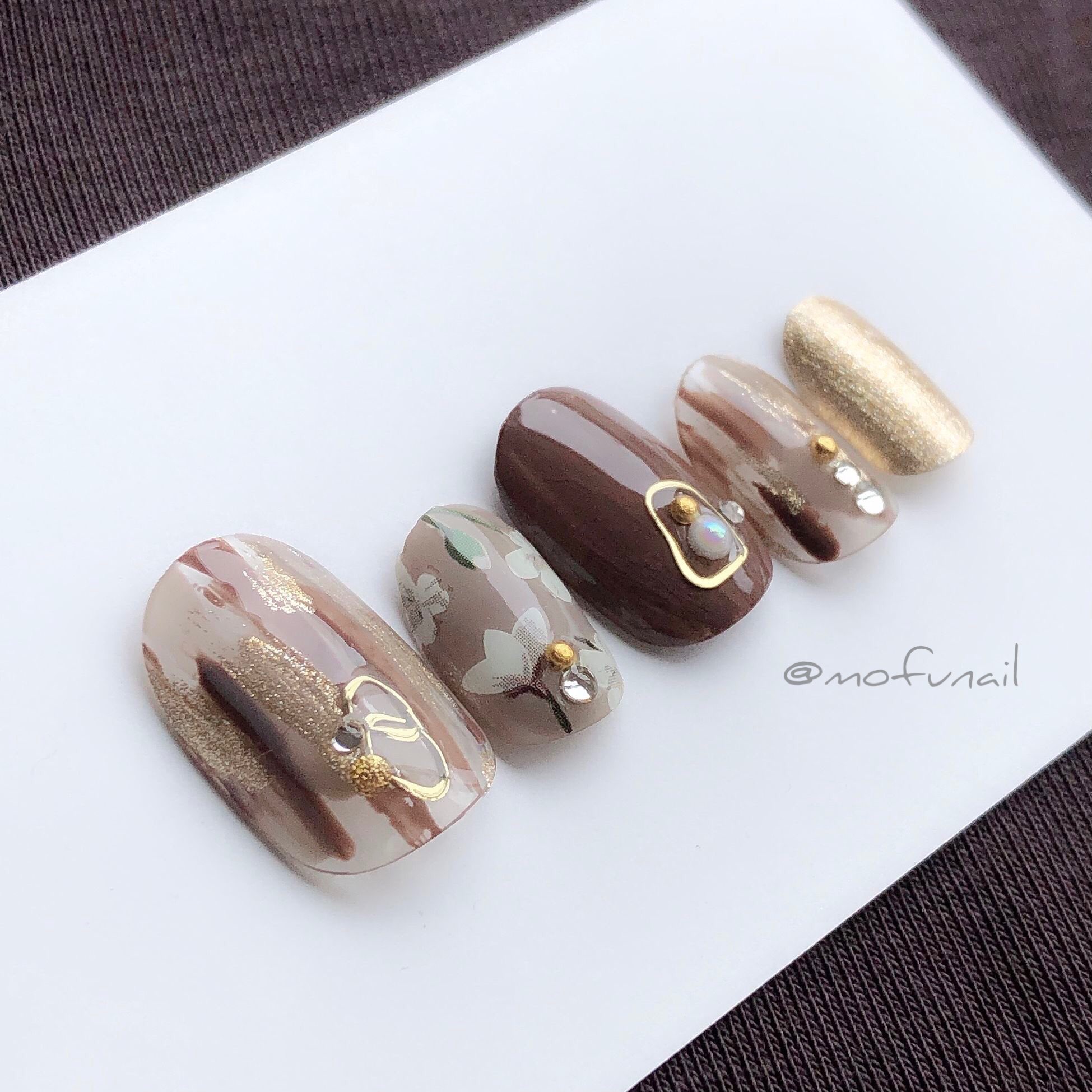 もふnail セリアの花柄ネイルシールと ニュアンスパーツシールが大活躍 ミ ˇㅿˇ ミ セリアで買ったこの パーツシール 秋ネイルにめちゃ良くない ニュアンスと相性 あわせたのはorlyのブラウン系 T Co Vs63kjbt5a Twitter