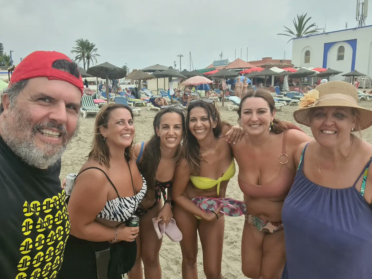 manuel19621119's tweet photo. Disfrutando de un día de playa miembros del club de fans de @davidbisbal de las Delegaciones de @DeleMalCordDB y de @DeleMadridDB antes del concierto de David en el @StarliteCatOcc de Marbella.

#davidbisbal 
#entusplanesdb 
#db
#músicaenvivo 
#marbella
#starlitefestival https://t.co/5A64vKkVx9