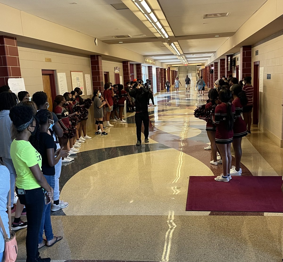 pbhs_sports's tweet photo. #PBYouKnow Love our student-athletes who got up early to cheer and clap our teachers on their 1st day of school! #PBWay @AfieMirshah @MCPSAthletics @mcpsAD https://t.co/w4GGJ80C9w
