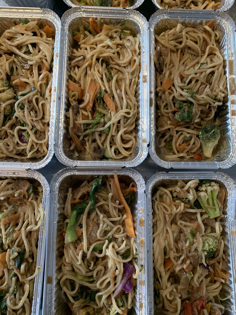 MerlysKitchen's tweet photo. Monday’s stir-fry.. a great way to use up all the vegetables, garlic and ginger 😊 .. and a great way to introduce spices .. absolutely delicious 😋 😍

#food #foodstagram #noodles #stirfry #veganfood #vegan #vegetarian #vegetarianrecipes #love #community  #nowaste #zerowaste https://t.co/81PFKbbyeT