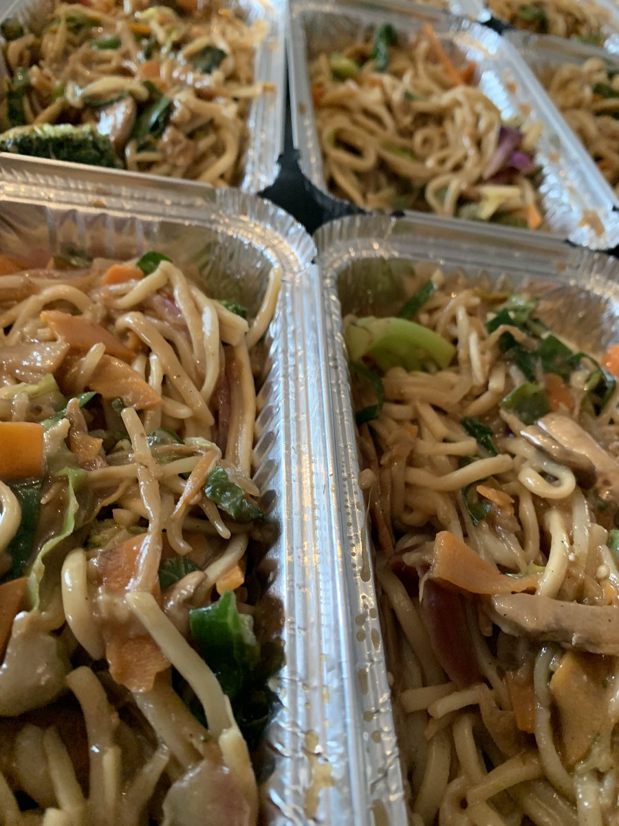 MerlysKitchen's tweet photo. Monday’s stir-fry.. a great way to use up all the vegetables, garlic and ginger 😊 .. and a great way to introduce spices .. absolutely delicious 😋 😍

#food #foodstagram #noodles #stirfry #veganfood #vegan #vegetarian #vegetarianrecipes #love #community  #nowaste #zerowaste https://t.co/81PFKbbyeT
