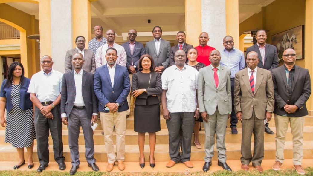 HHichilema's tweet photo. We met with members of the legal fraternity to discuss matters inhibiting the effective dispensation of justice. We'll strengthen the justice system and work closely with them to ensure greater efficiency because justice delayed is justice denied. https://t.co/fhidPeJGqH