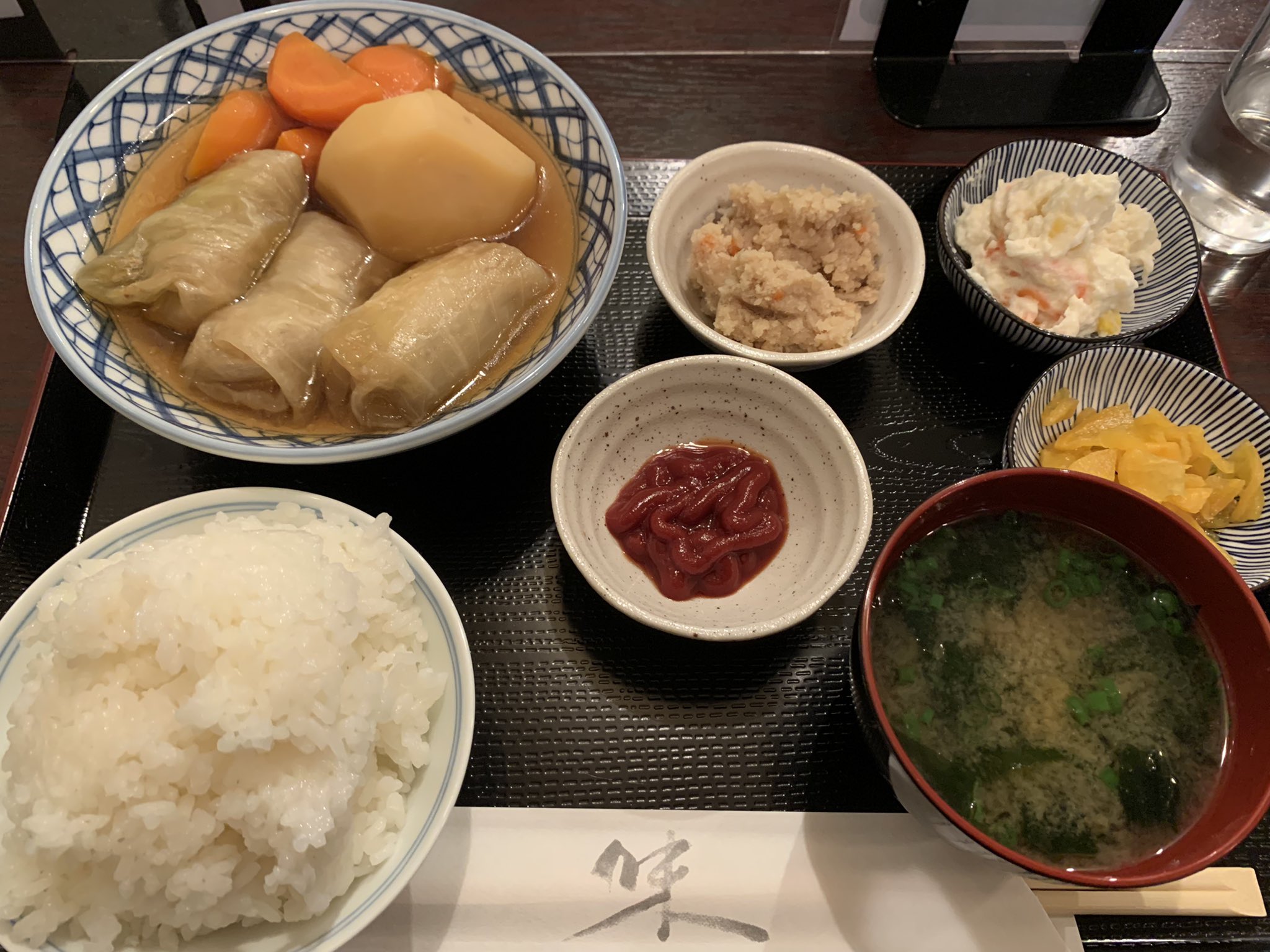 ファルセッター中島 今日ランチで行った四谷三丁目の地酒あさまさんのランチ 和風ロールキャベツ定食 雰囲気は全然違うけど 中野新橋のはなれさんと同じ割り箸使ってたー笑 T Co Utmg1km9le Twitter