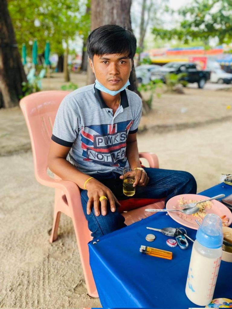 APromdam's tweet photo. ดูหน้าอาจจะนิ่งๆ😁😛#แต่ตัวจ��งโยกได้🥃🍾 https://t.co/7FVYxwfJbl
