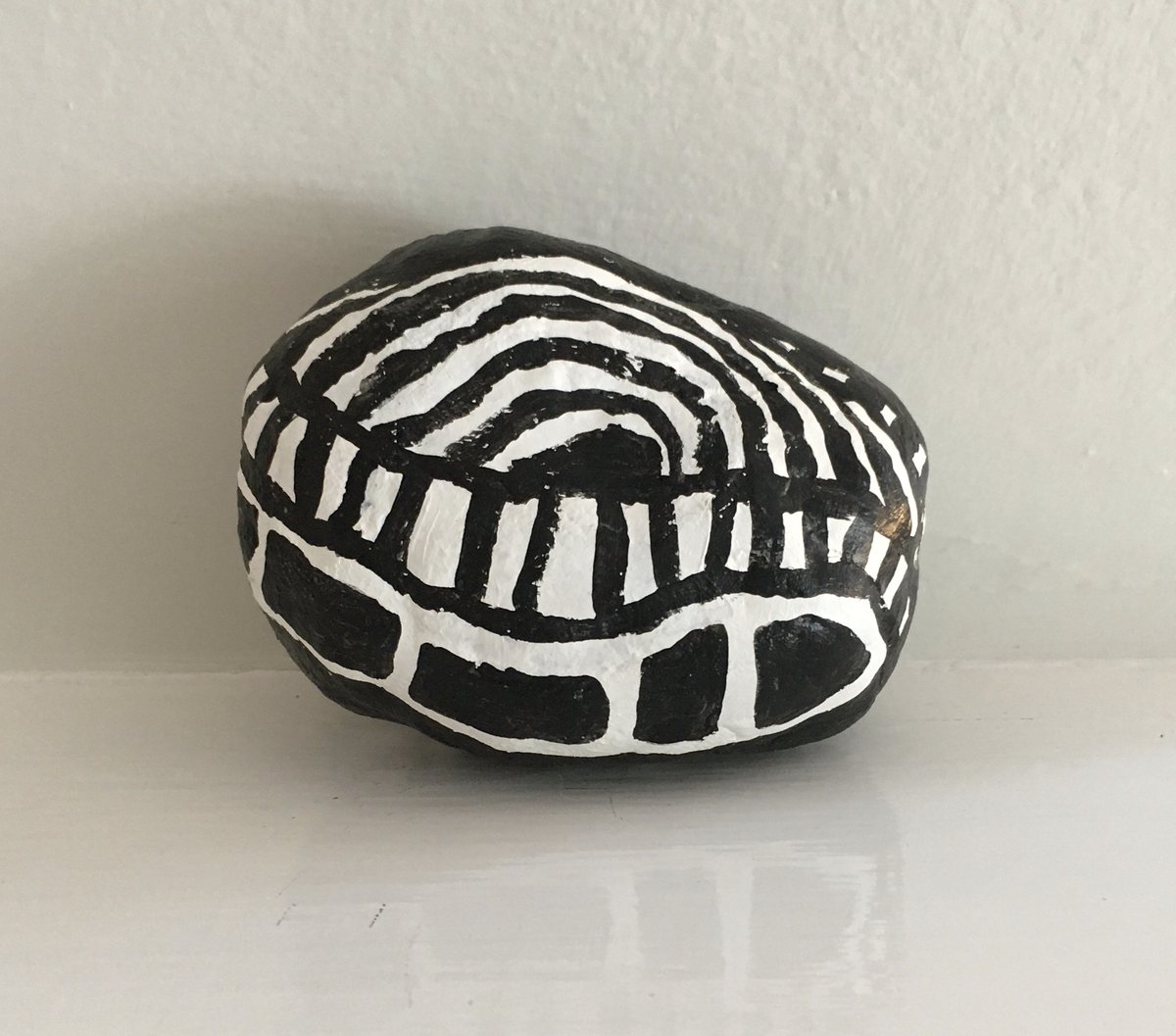 SylvieKant's tweet photo. Good morning, Monday! Look, I made a Paper Rock!
#FromTheDrawingTable #JustForFun #PaperConstruction
#BlackandWhite #Patterns #PaperRock #Acrylics https://t.co/7Y8ICGCepk