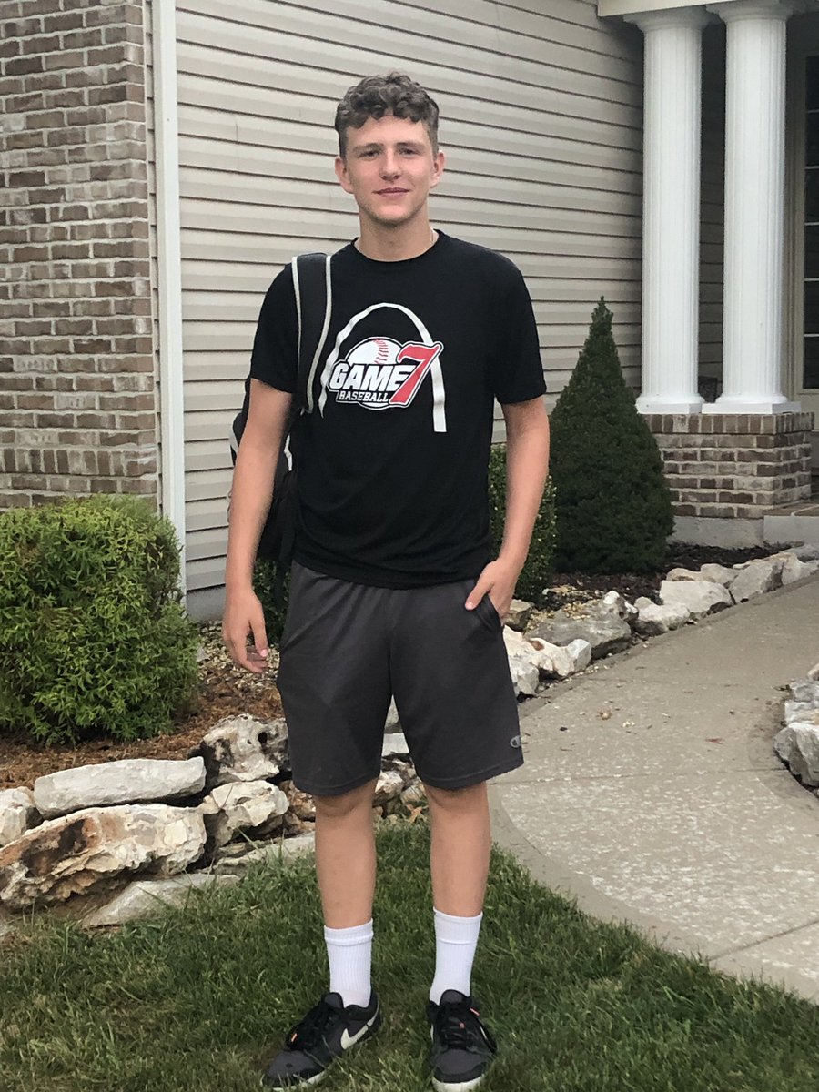 ERMomof3boys's tweet photo. Class of 2022 and Class of 2025. Last first day of school for my senior Tyler. Love these boys #FZNFirstDay2021 @hoodlum920 https://t.co/CccM2zGfxR