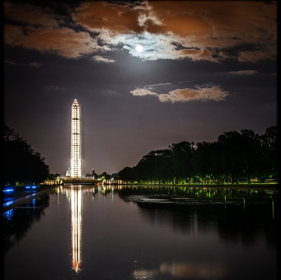 NationalMallNPS's tweet image. 10 years ago today, the Washington Monument sustained damage when a 5.8 magnitude earthquake shook the #WashingtonDC area. It took 3 years to repair joints, patch stones &amp;amp; fix 665 linear feet of cracks, funded in part by David Rubenstein.

Pic courtesy of Colin Winterbottom.