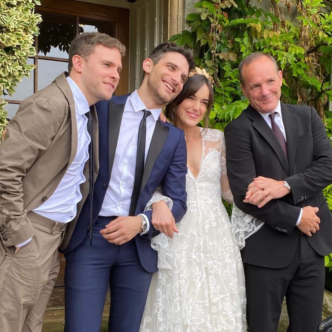 The_Clarkettes_'s tweet photo. The world’s most beautiful bride and some very dear friends. Congratulations @Lil_Henstridge @zacharyburrabel
[From Mr. Gregg FB]

#ClarkGregg #Coulsonlives  #teamSHIELD  #agentsofshield  @clarkgregg https://t.co/dkL6tZShTi