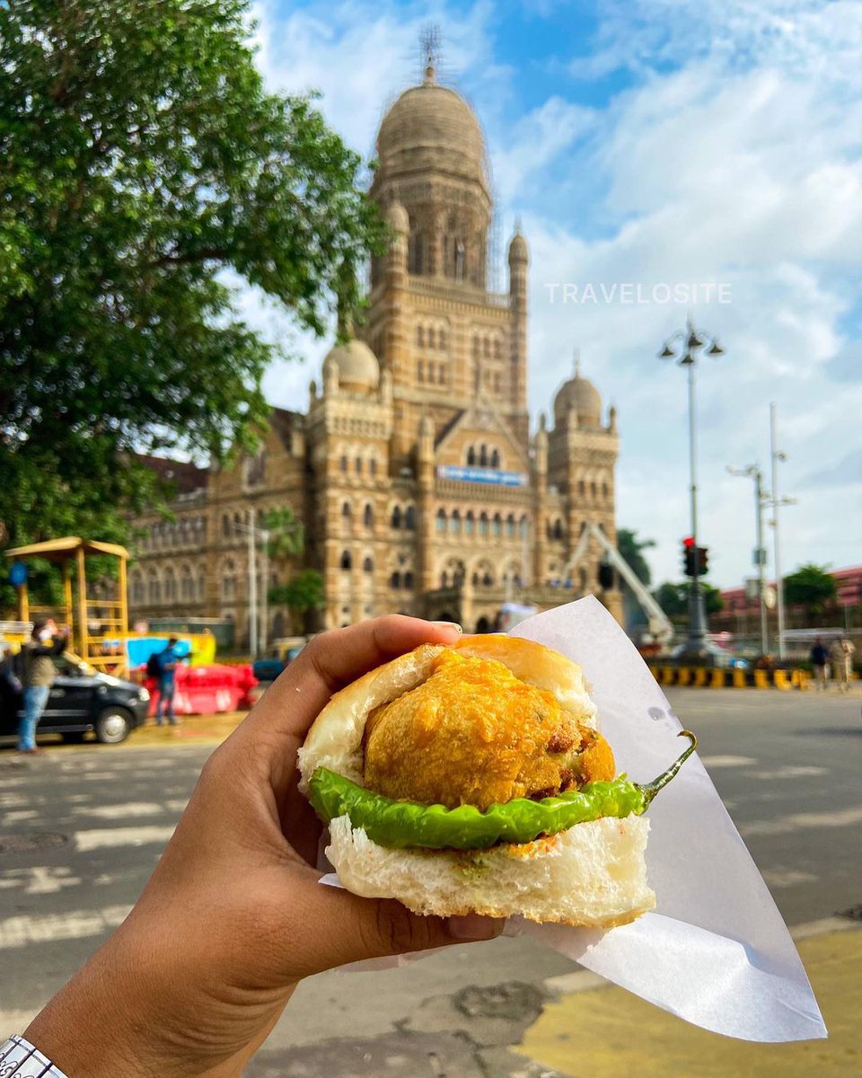 Vada Pav with a Majestic View 🤤😍😱♥️🔥 #WassupMumbai