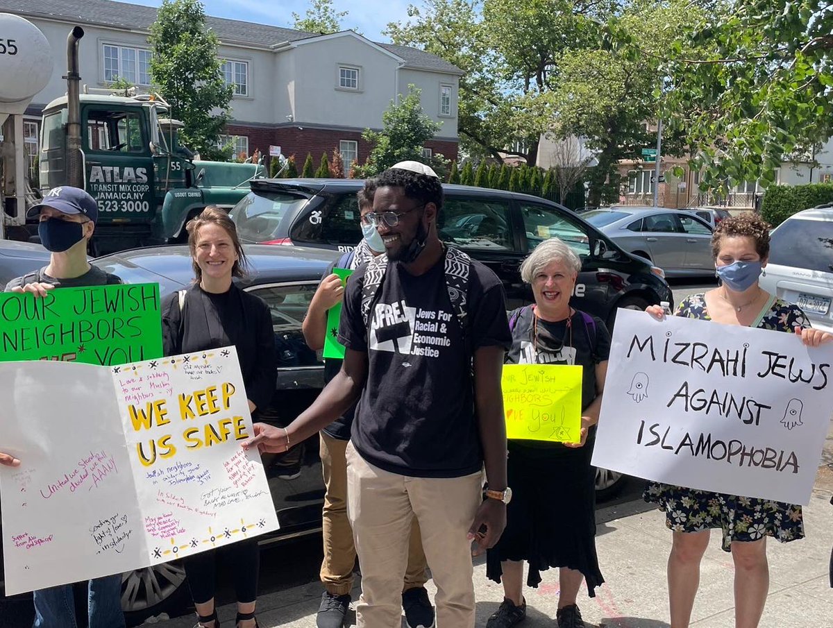 JFREJNYC's tweet photo. 30+ years of vibrant Jewish Left organizing in NYC in partnership w/ our neighbors…from justice for #AmadouDiallo to #RightToKnowAct to solidarity w/ our Muslims cousins to #DefundNYPD & much more. It’s a legacy JFREJers carry on today.
Wear it proudly: https://t.co/LWjCSs2jLB https://t.co/wOlwJYcSna