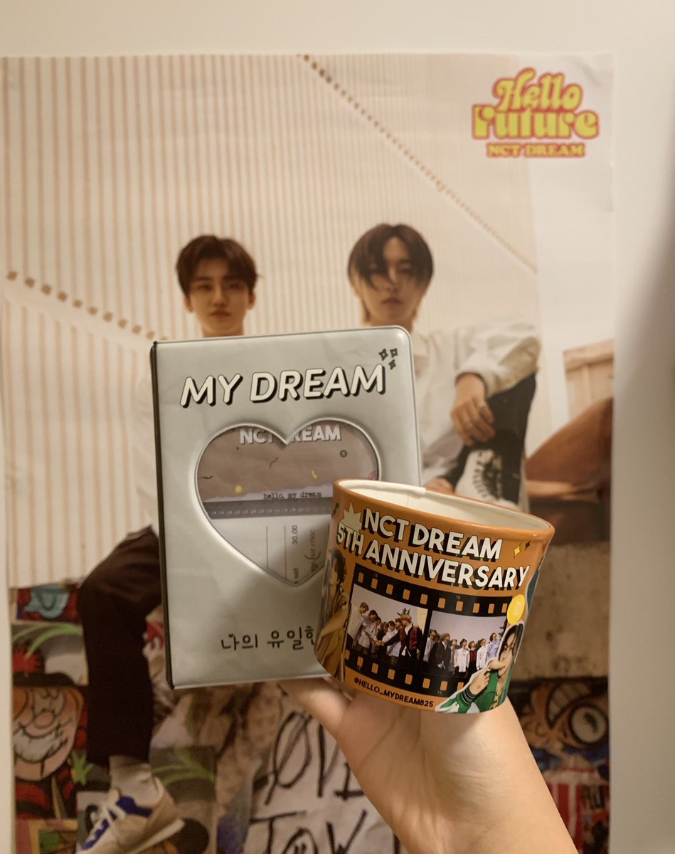 almondoongie's tweet photo. i went to @hellomydream825 ‘s cafe event a few days ago and i enjoyed it lots :33 the latte art and gifts were all so cute :3 i only realised i didn’t see all the deco after i left but it was a beautiful time anyway :3 thank you sm for the event <3

#hello_mydream0825
#nctdream https://t.co/9zSHSmAoDT