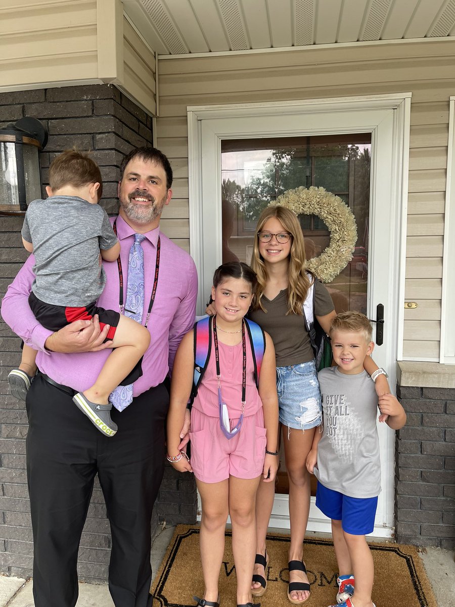 First day of school. Here’s hoping for a great school year <a href="/neumann_dhs97/">Dr. Tony Neumann</a> #ifacadetpride