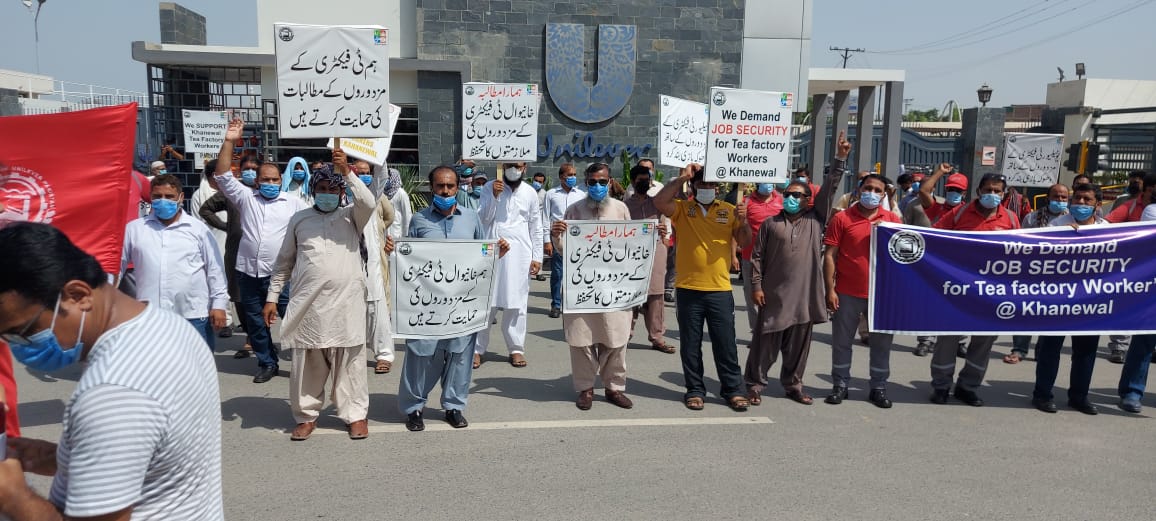 WUUP staged a huge protest at RYK (at Unilever Factory) in support of tea factory workers at Khanewal. WUUP endorse all demands of tea factory workers and ensure them full support in their struggle. Demands of Tea factory includes: 1/2 #Right2Info #RespectUnionRights