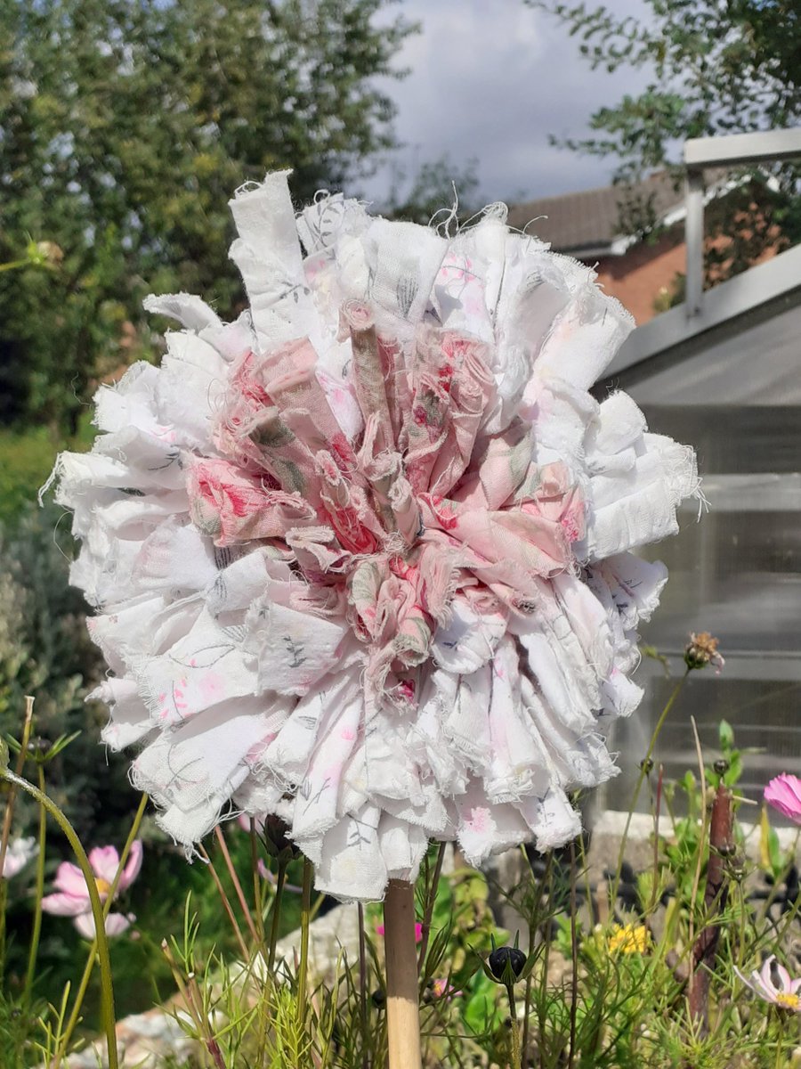 Spot the handmade flowers in the natural environment of the lovely Callister Garden host to @GROWellbeingCIC Weaving workshop with natural and recycled materials today. @imaginewirral @WilliamsonArt_ @birk_summerart @oxtonartfair @EcoWirral