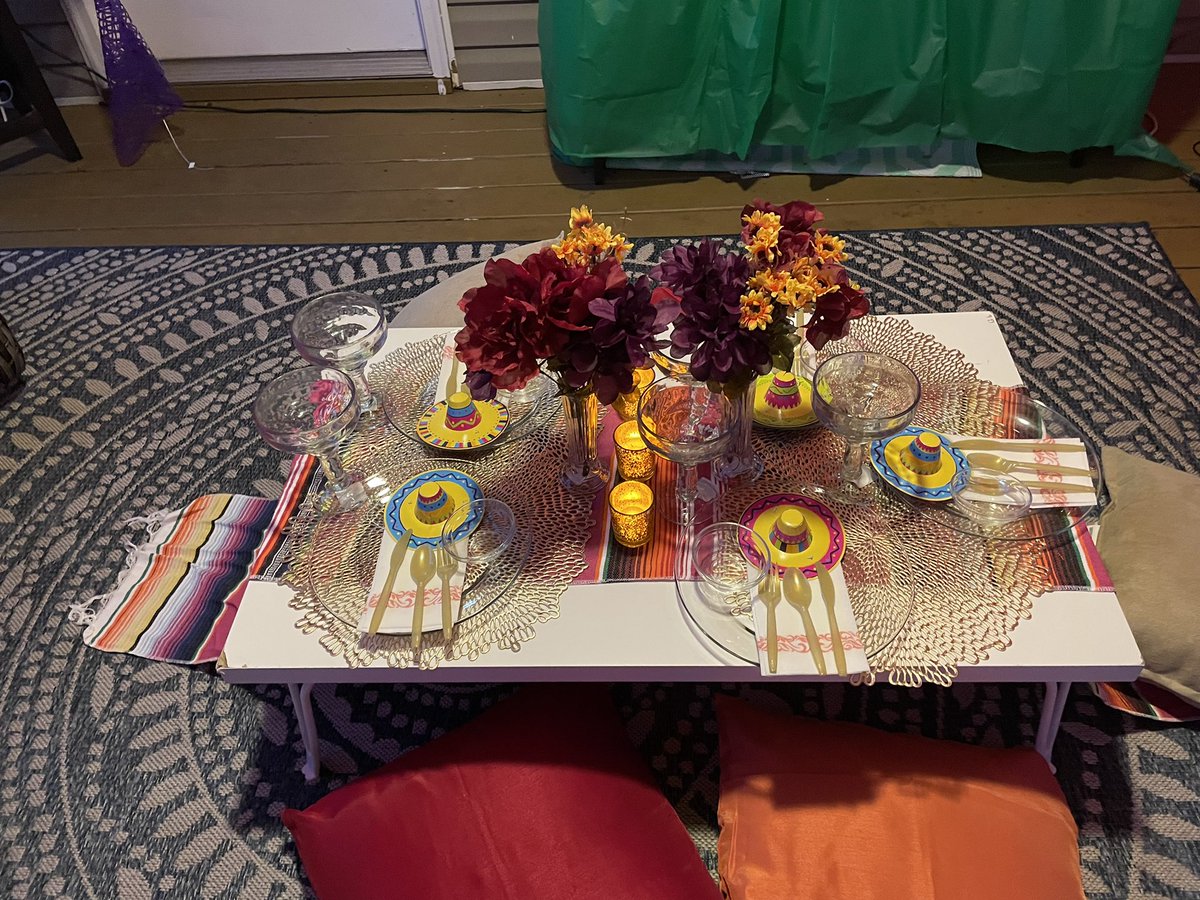 _MILFyWay's tweet photo. Im offering luxury picnics in the BG, KY area! I also travel! Also you can follow me at abeventsandplanning on FB and Instagram ❤️ https://t.co/WlqOohb6dr