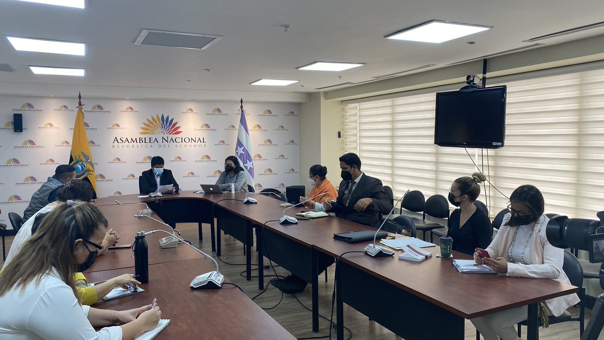 LlamucaCepeda's tweet photo. Nos reunimos con representantes de instituciones, organizaciones y fundaciones de Guayaquil para recopilar información para la construcción del COPINNA sobre los nudos críticos del trabajo con adolescentes con responsabilidad penal. https://t.co/71Ghso8hoT