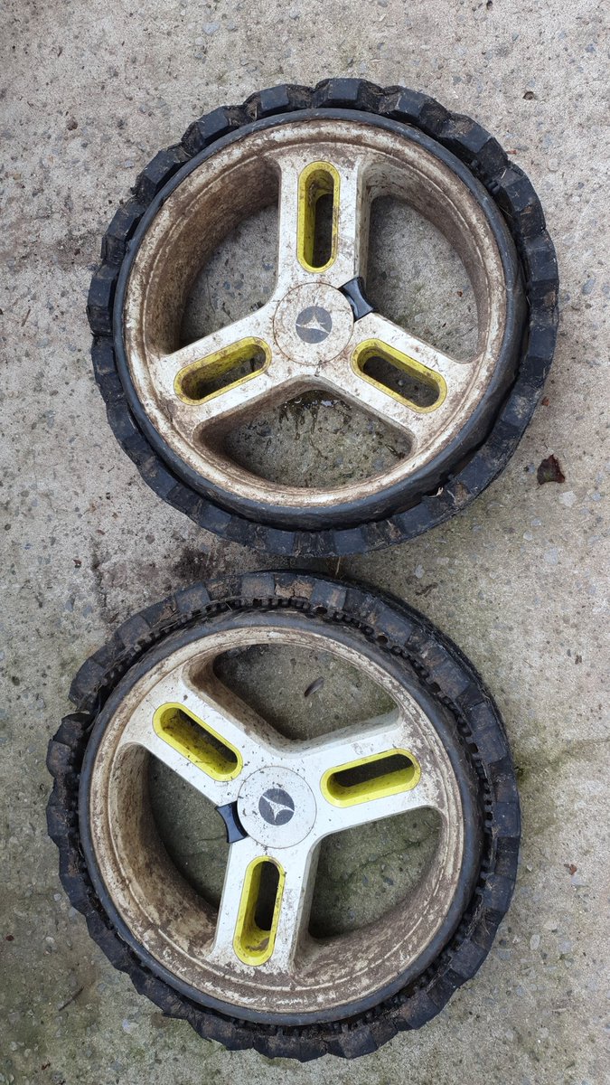 Mark_Walker_79's tweet photo. Can anyone at @FurnessGC @FGCLadies use these wheels from my late father #BrianWalker golf cart? https://t.co/GtJyw7BAOk