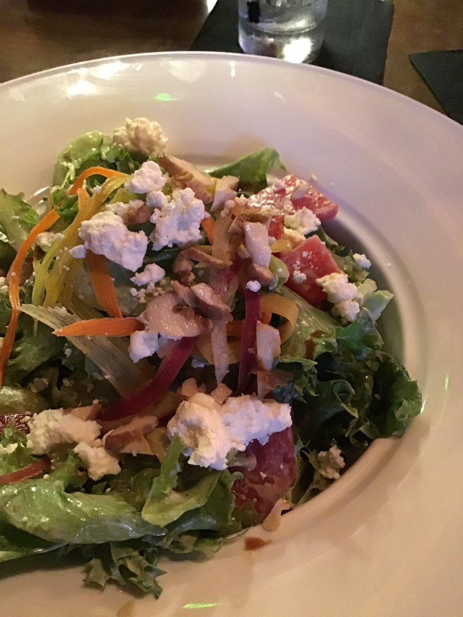 SBredtruckclub's tweet photo. Since establishing its Ayer location, #Bar25 has built a loyal following for its craft cocktails, beer list, and comforting food. Just recently, they added a Newburyport location that features a different menu with Mediterranean favorites, like hummus, shawarmas, and kabobs https://t.co/Hr02PPCX9H