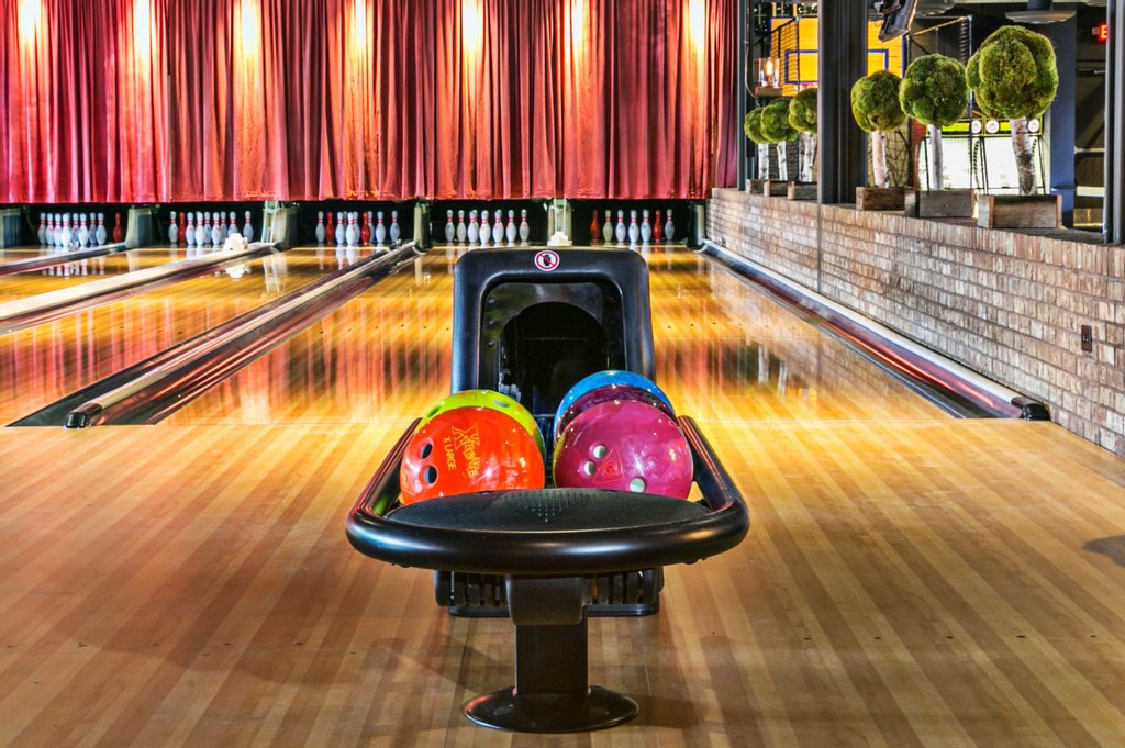 ThePaintedPin's tweet image. Ready and waiting for you to arrive at 5! 👉 That's when we open today. 🙌 #comeplay