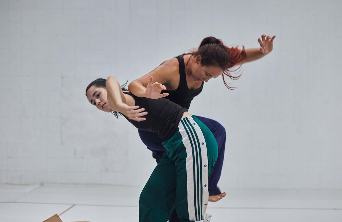 #OBRADORDARREL
Des de la dansa, la poesia visual i el paisatge sonor, 
<a href="/KernelDT/">Kernel Dance Theatre</a> presenta LÓNG, un espectacle que transporta l’espectador a un espai on els límits entre cultures s’esquerden.
Veurem aquesta coproducció de #FMediterrania, <a href="/firatarrega/">FiraTàrrega</a> i <a href="/granerbcn/">Graner</a> a la propera Fira