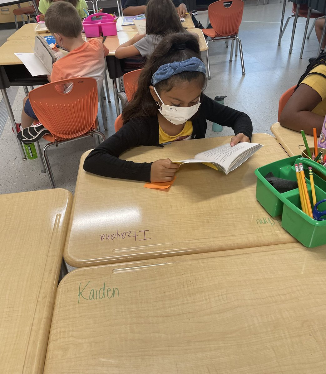 Look at these 3rd graders in Mrs. Hinson’s class making every minute count! They’ve only been in class a few minutes and they already have their noses in a book as the teacher takes attendance. #everyminutecounts #literacy