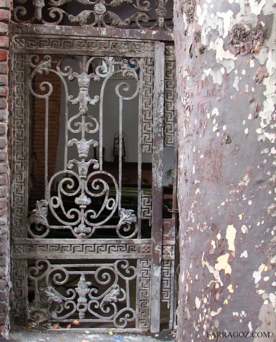 Farragoz's tweet photo. Patina in shades of grey, found in old city Tbilisi.
FARRAGOZ ~ Online Courses in the Art of Patina.
#patina #farragoz #oldgate #oldpaint #Tbilisi #weatheredpaint #shadesofgray #shadesofgrey #originalpaint #oldworld https://t.co/CGGR7Y00r5