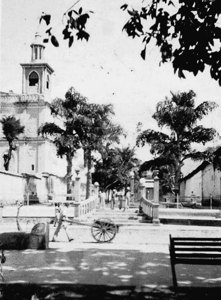 HistoriaDeElSa1's tweet photo. Ahuachapán 
Iglesia nuestra señora de la Asunción.30's-40's https://t.co/75BesrBWQO