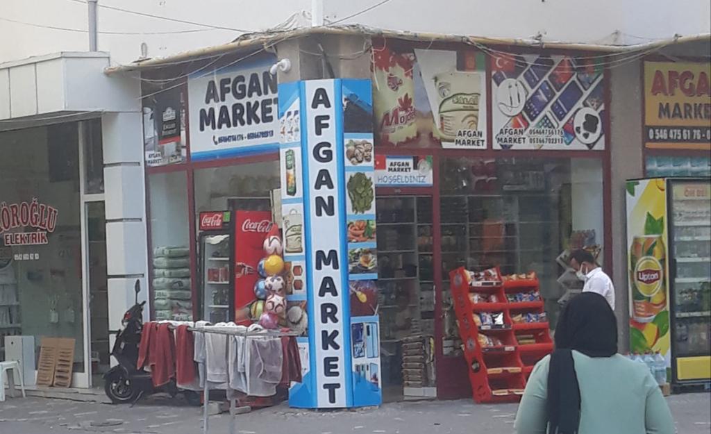 umitozdag's tweet photo. Kırşehir merkezde Afgan Market-Sahibi Afganistanlı bir genç https://t.co/K8eCkm1FvN