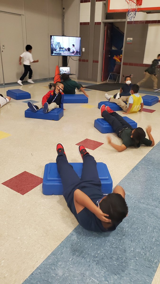 BCE_PE's tweet image. 2nd grade #chairworkout with @MrStaupsPE! #technologyinthegym #SBISDProud #LevelUp @SBISD_HFDept @Buffalo_Creek1