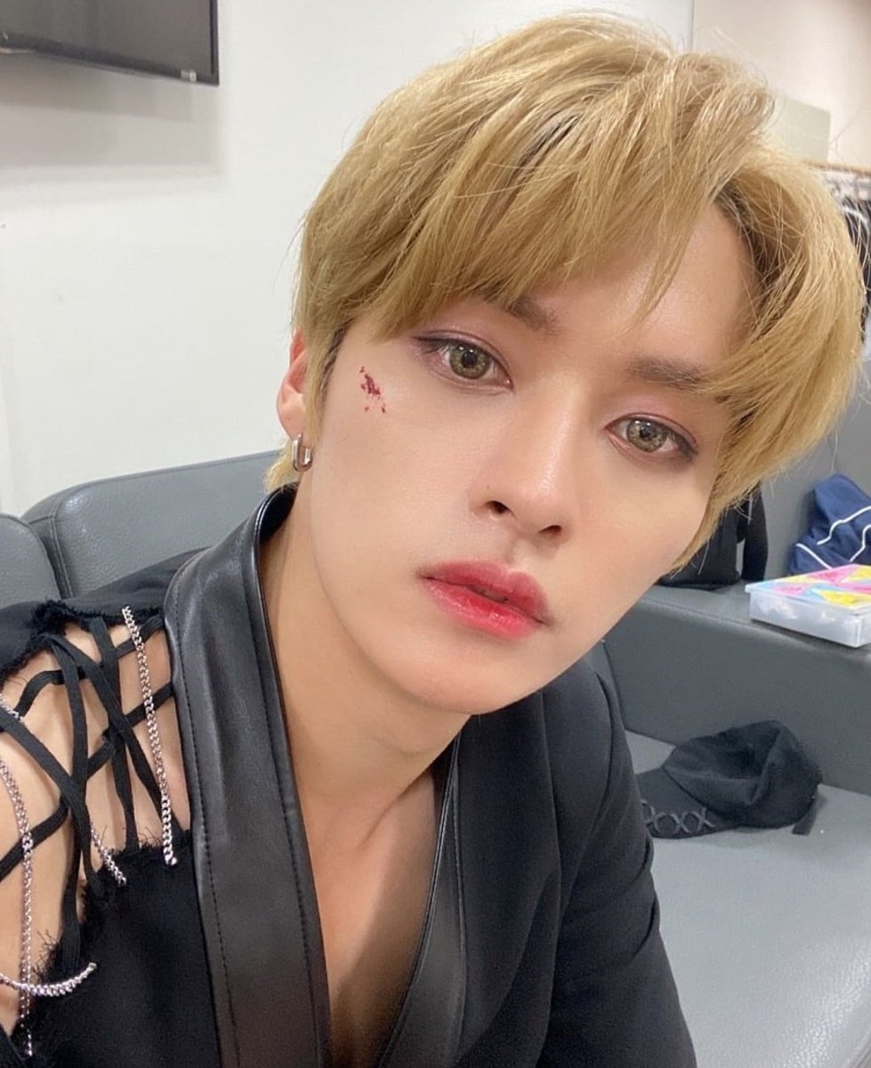 illegalminho's tweet photo. 4 different looks by our king lee know 😢❤ he looks so handsome, i need help
@Stray_Kids_JP @Stray_Kids https://t.co/nEqkVs1ggD
