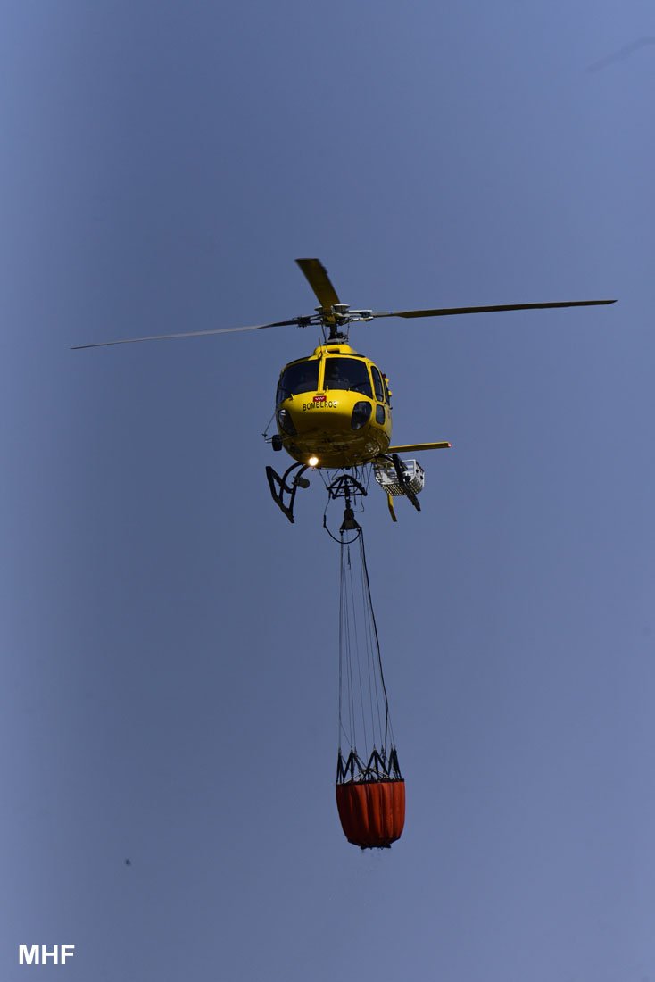MiguelHF7's tweet photo. Incendio de Robledo de Chavela el 23 de agosto de 2021. La rápida intervención ha hecho que los daños fueran pocos.
#IncendiosForestales
#IFRobledo #BRIF #helicopteros #contraincendios #firefight #Firefighters https://t.co/vvfAnM5fzH https://t.co/9GH5kCmvp5