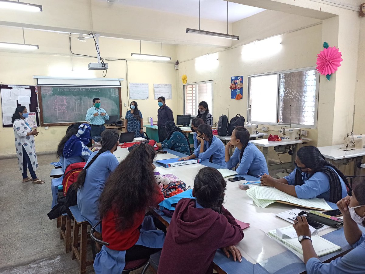 Skillsonics's tweet image. This week we launched our new Mechatronics and Fashion design trade course. With this course, our first girls-only program started. We are happy to accompany the young talents on their training path and hope to inspire more young girls candidates.
#girlpower #skillsforfuture