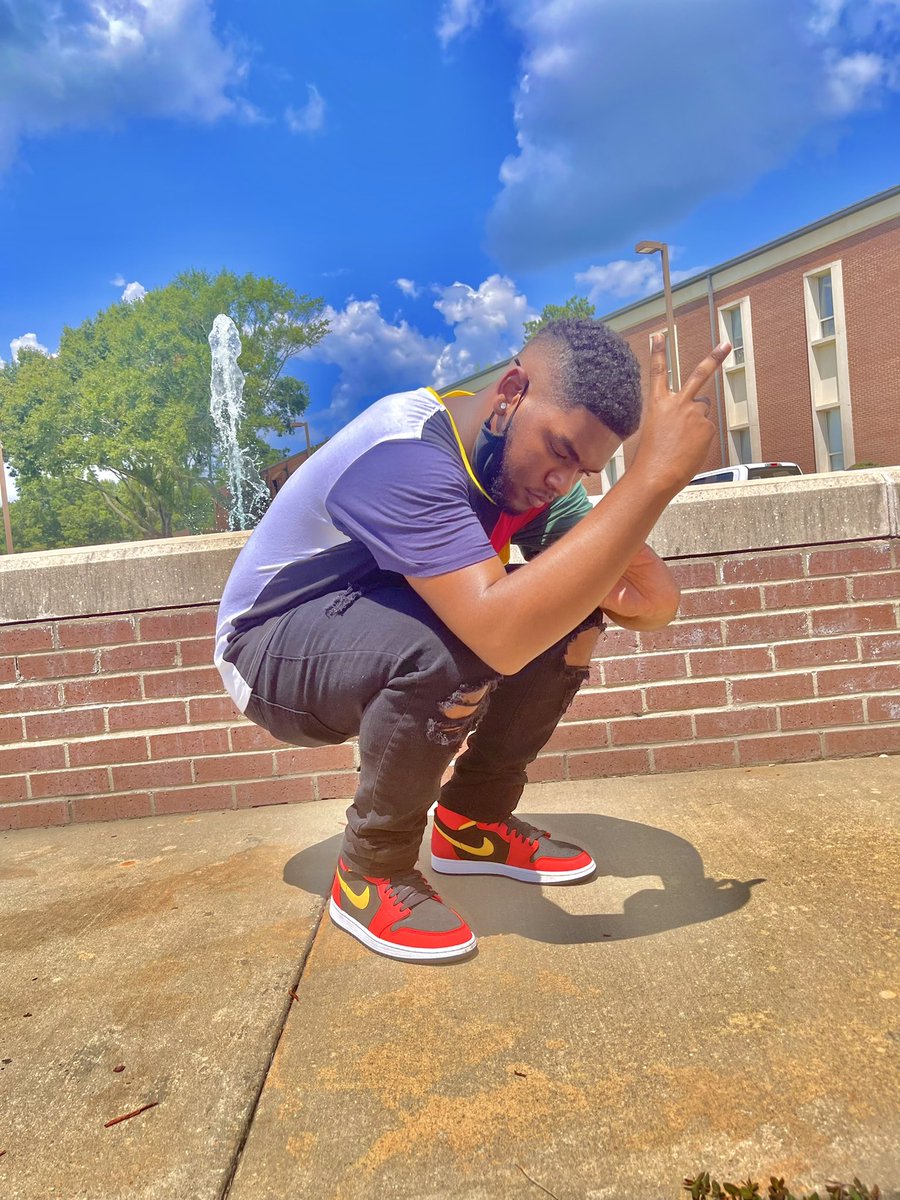 fam0uspapi's tweet photo. Last first day of UnderGrad π₯΅π₯πͺπ½
#seniorszn #BAloading https://t.co/jHuFHMVAvV