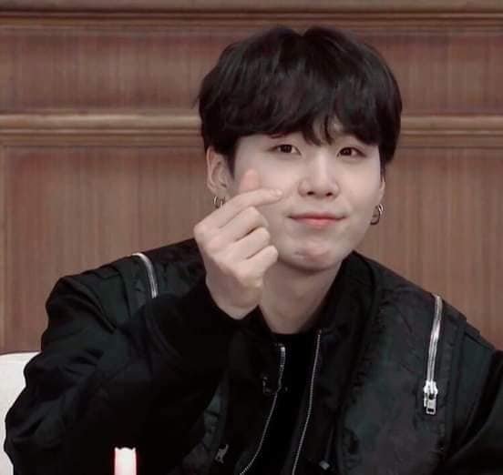 ylxxvv's tweet photo. Pongan una foto o foto de sus bias 

@yoonki_feels @hopeway_ @gabbangtae @taeXarepas 

#MTVHottest BTS @BTS_twt https://t.co/t8XAl6rPXi