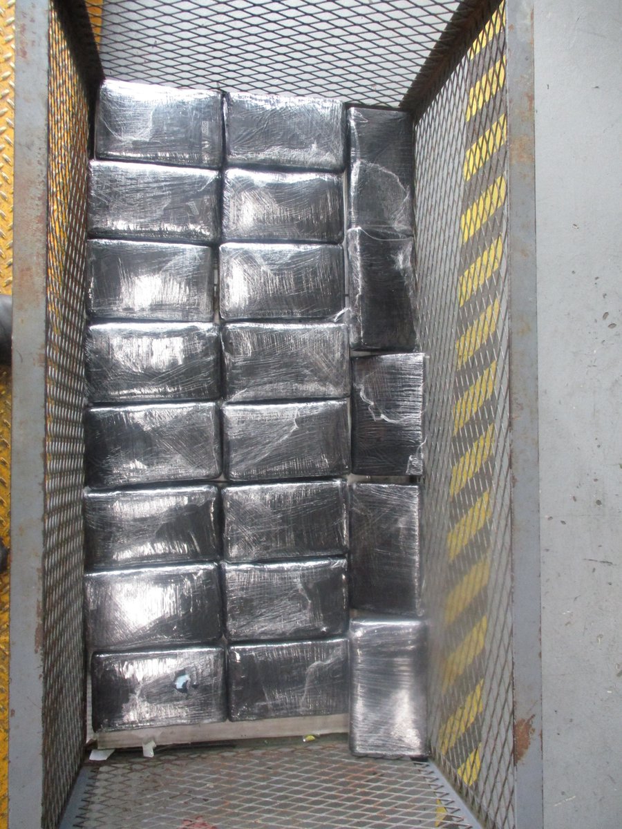 CBPPortDirSYS's tweet photo. A SENTRI cardholder was apprehended by @CBP officers at the #SanYsidro Port of Entry after a #K9 alerted to his vehicle. Officers seized 28 packages of cocaine, found in various areas of the vehicle, with an estimated street value of more than $1 million. #Pawsome catch https://t.co/dkaoFSmAtF