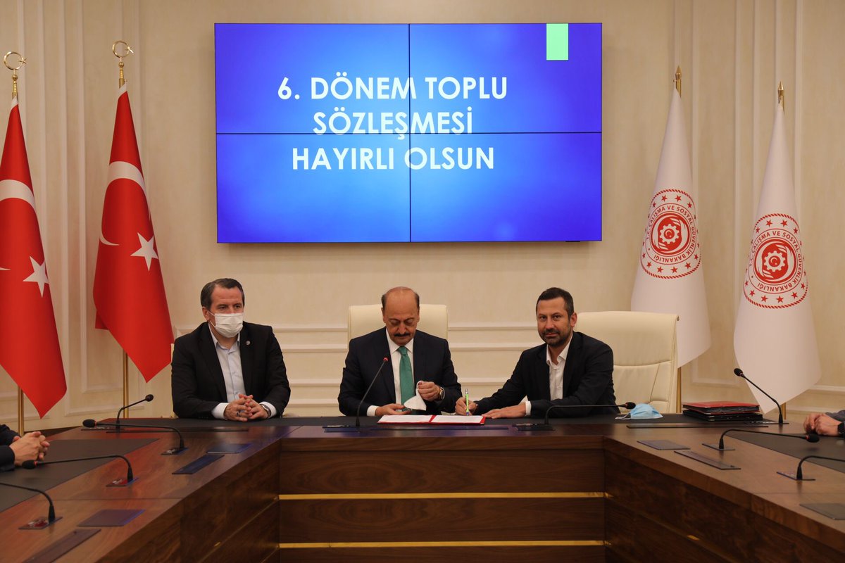 sonertufanoglu's tweet photo. 6.Dönem Toplu Sözleşme Süreci Hizmet Kolumuzda Mutabakatla Sonuçlanmıştır.
Önemli Kazanımlar Elde Ettiğimiz Hizmet Kolu Toplu Sözleşmemiz Tüm Üyelerimize Ve Kamu Görevlilerimize Hayırlı Olsun.
#MemurKazandı https://t.co/8k7tVfKSsL