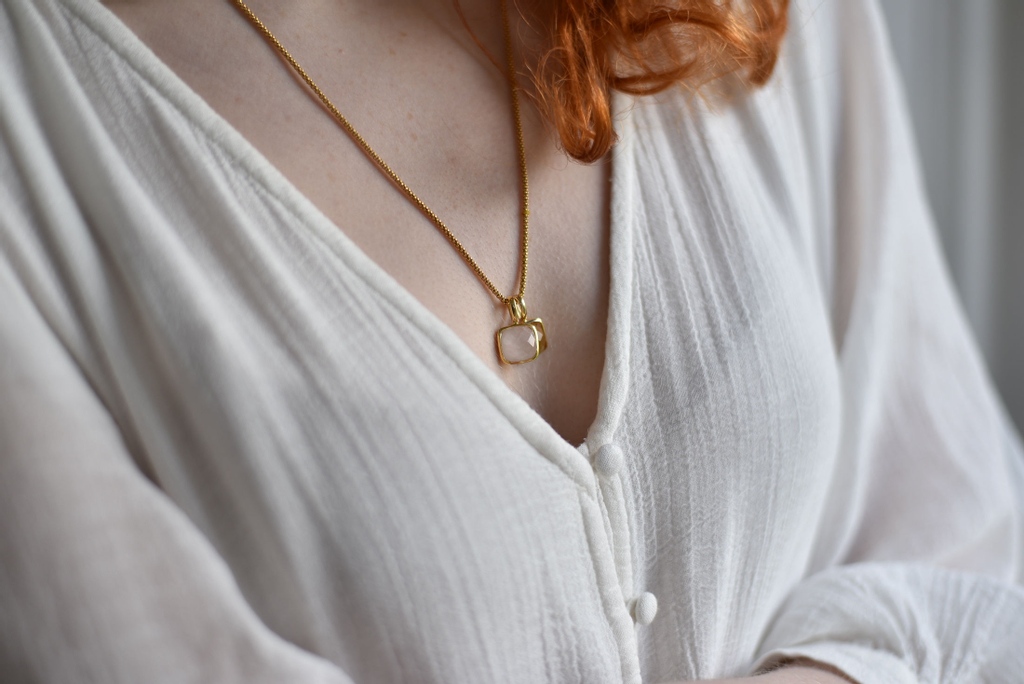 Milina_London's tweet photo. If you do not want to wear multiple necklaces, you can also just wear more than one pendant on to your chain for a stacked jewellery look. 

#StackedJewellery
#StackingNecklaces
#GemstonePendants
#GemstoneNecklace
#HandmadeJewellery
#ArtisanMade
#EthicalJewellery
#MilinaLondon https://t.co/78iXfQgtRF