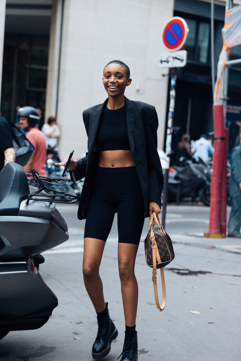 harpersbazaarES's tweet photo. Mallas de ciclista o 'biker shorts': ¿cómo llevarlas? ¡Aquí cuatro ideas! #inspolooks #bikersorts #streetstyle https://t.co/tRCiXZZ2kg