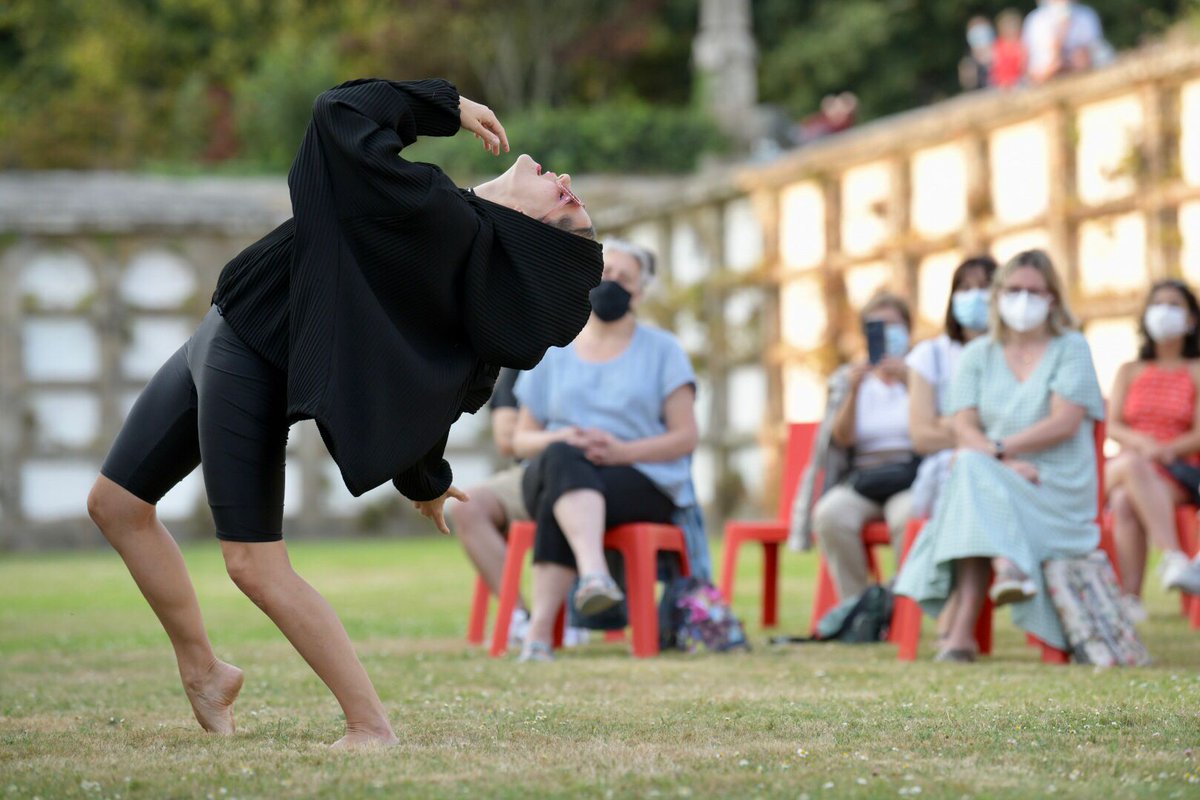CCultura's tweet photo. Danzar é, por veces, como rir co corpo todo. Hoxe @martaalonsot_ fíxonos danzar e bulir nos asentos, rir a esgalla e celebrar a ⭐Dancin'Queen⭐ que temos dentro de nós
#FestivalC #danza https://t.co/hZ5SBKKwl6