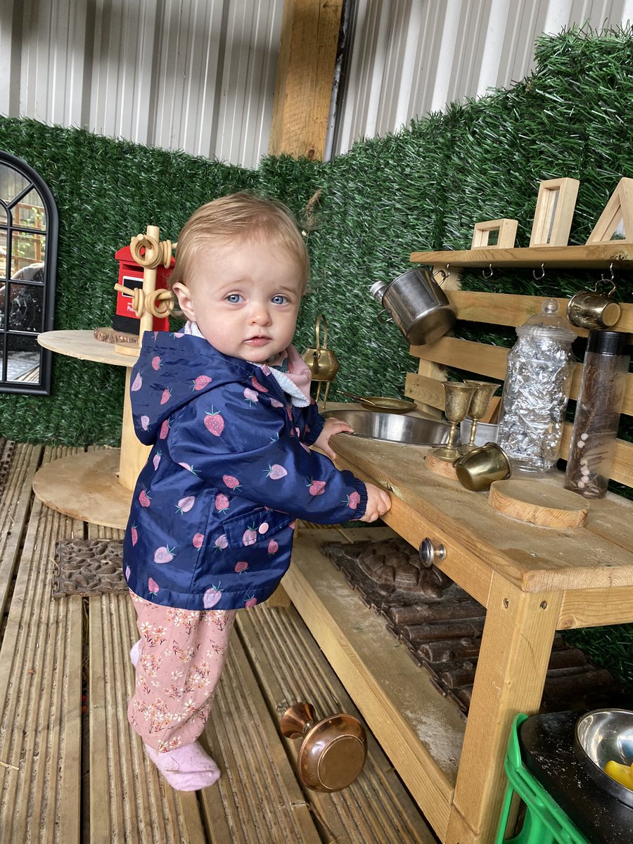 mrs_w_EYFS's tweet photo. Took Phoebe to a play group today with the most amazing outdoor environment 😍😍 Phoebe had a great time and I definitely have fresh inspiration for my own classroom 🙊 #winwin #mama #nurseryteacher https://t.co/wkU9feNwll