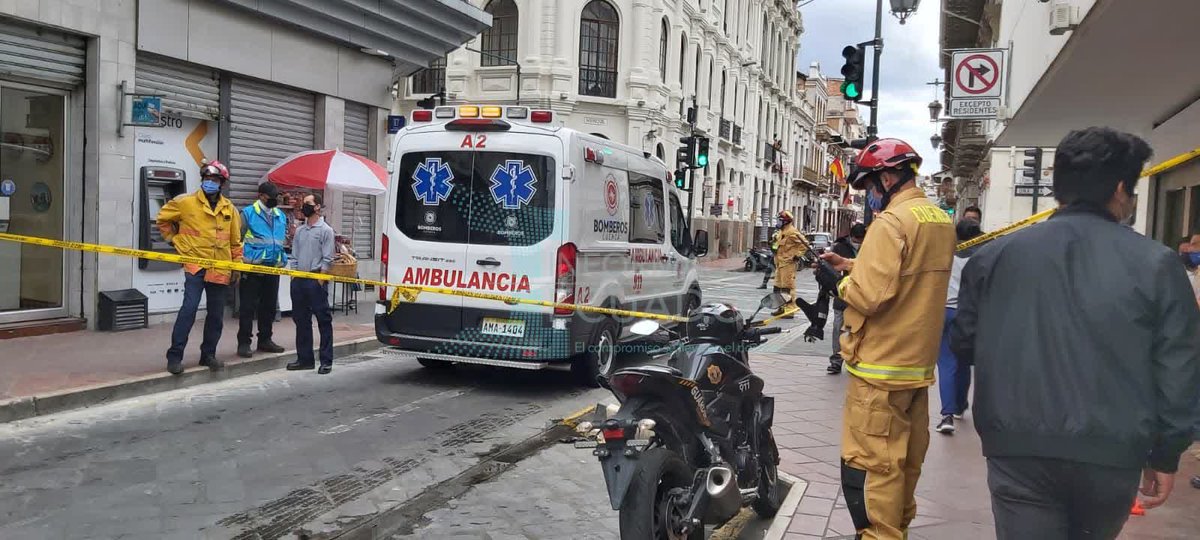 Informados_Ec's tweet photo. Urgente: se reporta el colapso de una estructura al interior de un almacén, donde se hacían obras de refacción. No se conoce si hay personas atrapadas. Ocurrió en la Luis Cordero y Gran Colombia, en #Cuenca. https://t.co/WLcdcAnsVF