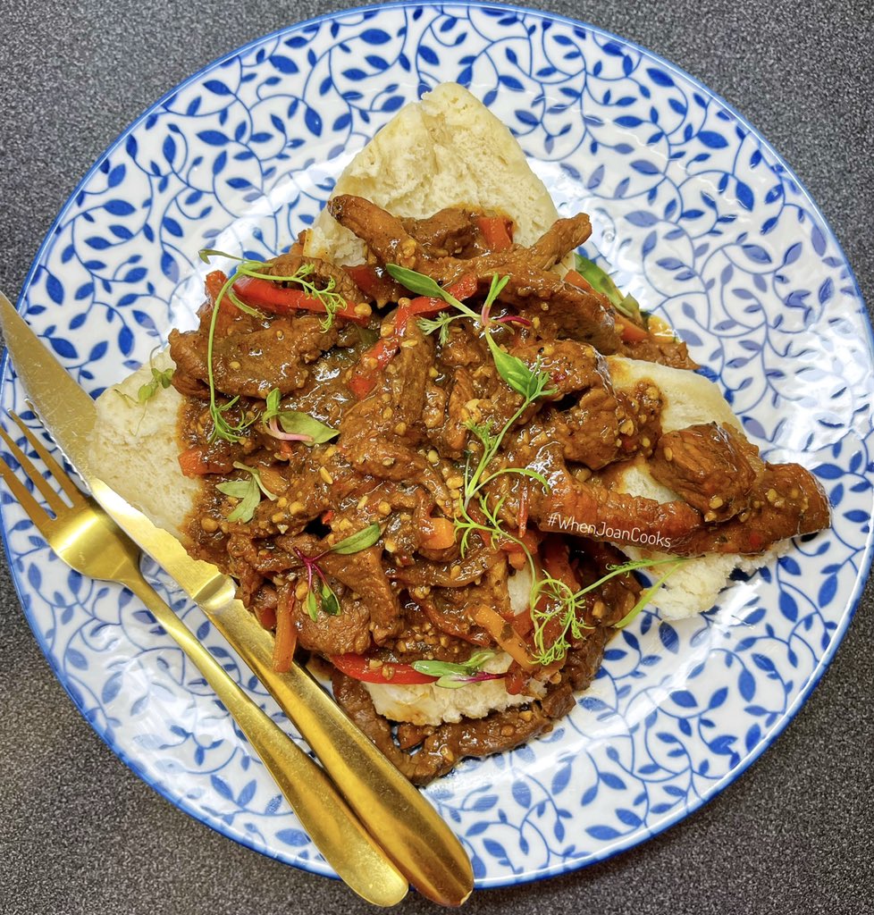 GabsDiva's tweet photo. β¦ #Dinner: Beef Stirfry With Lust Sauce By #MmabosChilli - Served With Dumplings β¦ π€πΌππ₯ β¦ #SimpleMeals #LaziestMeal #BecauseTheWeatherAllows #WhenJoanCooks #MmaboThings https://t.co/YeUMZNqxnQ