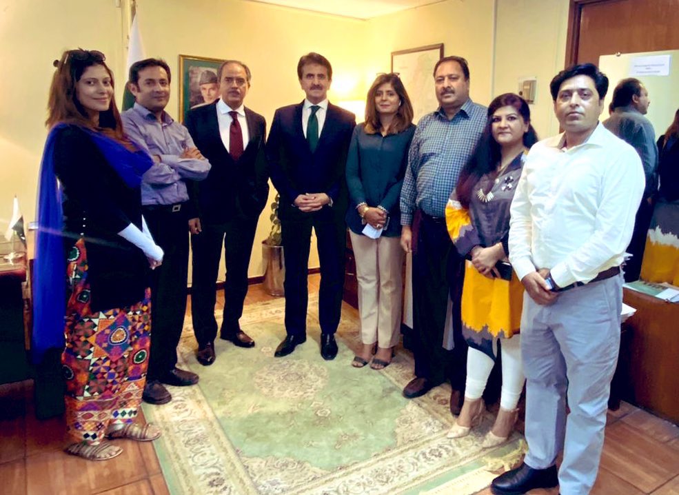 Nayyer_Aliz's tweet image. Farewell @Zhchaudhri!
Spokeswoman #Mofa, Zahid Hafeez Ch Sb, Best wishes for your next assignment as #Embassador to #Australia. Welcome Spokesperson MOFA Asim Iftikhar Sb.

@Asimiahmad @mona_qau @zulqarnainARY @Kmahmood70 @Rashida_Sial @PaarasSani @ForeignOfficePk