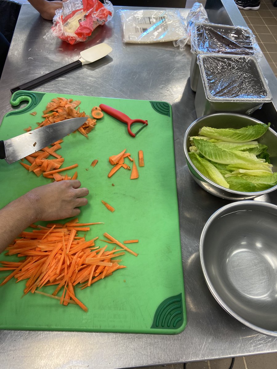 CulinaryGrctc's tweet photo. Prepping for tonight! We’ll have Kabobs, spring rolls, and Jalapeño poppers!
#GRCTCworks https://t.co/47FTXHbWud