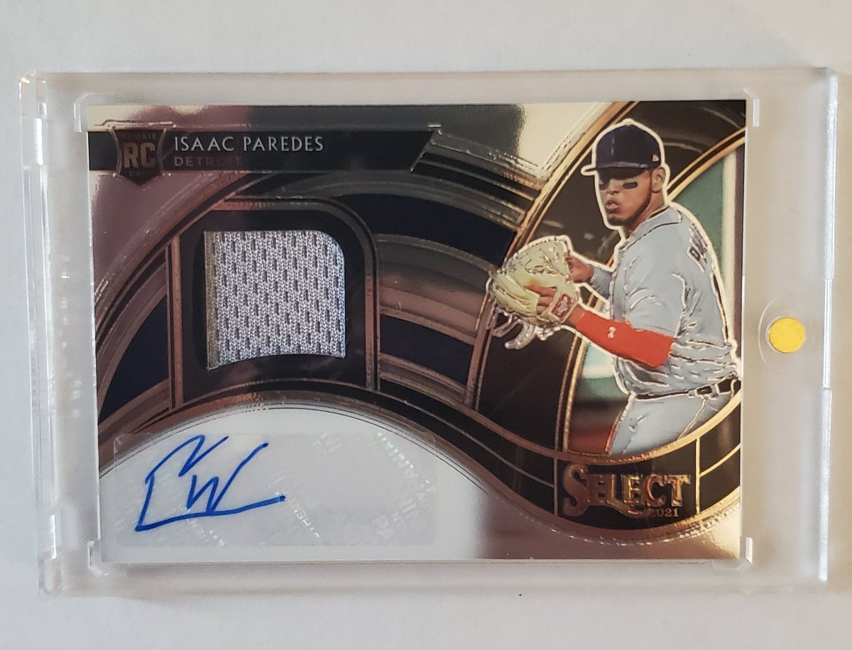 cards_dylan's tweet photo. GIVEAWAY TIME!! Since I hit 500 followers I'm giving something away! 

You can have your choice of the Tatis OR any 2 of the 3 autos shown! All shipped BMWT. 

Rules to enter:
Must Follow
Must RETWEET
North America only

I'll draw a winner at 5pm EST tomorrow. Good luck!! https://t.co/H8DGEYxWk3