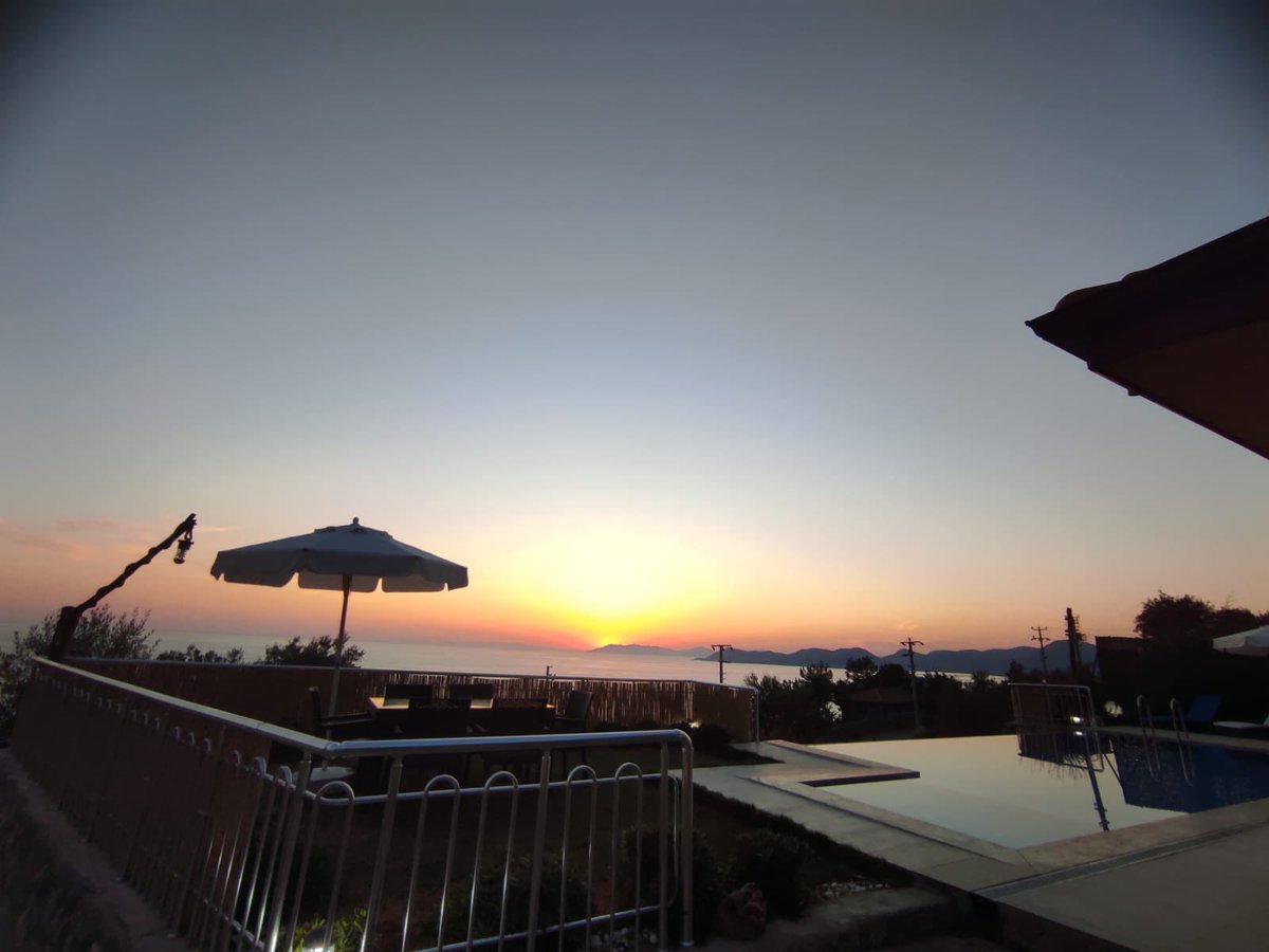 'İnsan her şeye alışır diyorlar ya, öyle değil aslında. Başka çaren olmadığı için katlanıyorsun ama alışmıyorsun.'