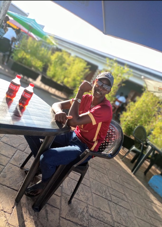ericakankwas_ck's tweet photo. Big ups to my PSG jersey for being there for me....
Am in need of a partner to take such #cocacolasummer pics with the next time i go off the farm...
Any recommendations https://t.co/2VcWvzMWxd