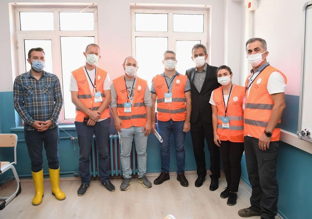 KastamonuRam's tweet photo. #tcmeb Milli Eğitim Bakanımız Sayın Mahmut ÖZER Bozkurt ilçesini ve Psikososyal Destek Merkezimizi ziyaret edip çalışmalarımız hakkında bilgi aldı. Bozkurt MEM çalışanları ile görüşen Sayın Mahmut ÖZER geçmiş olsun dileklerinde bulundu.
#kastamonumem https://t.co/L9P5bbECRQ