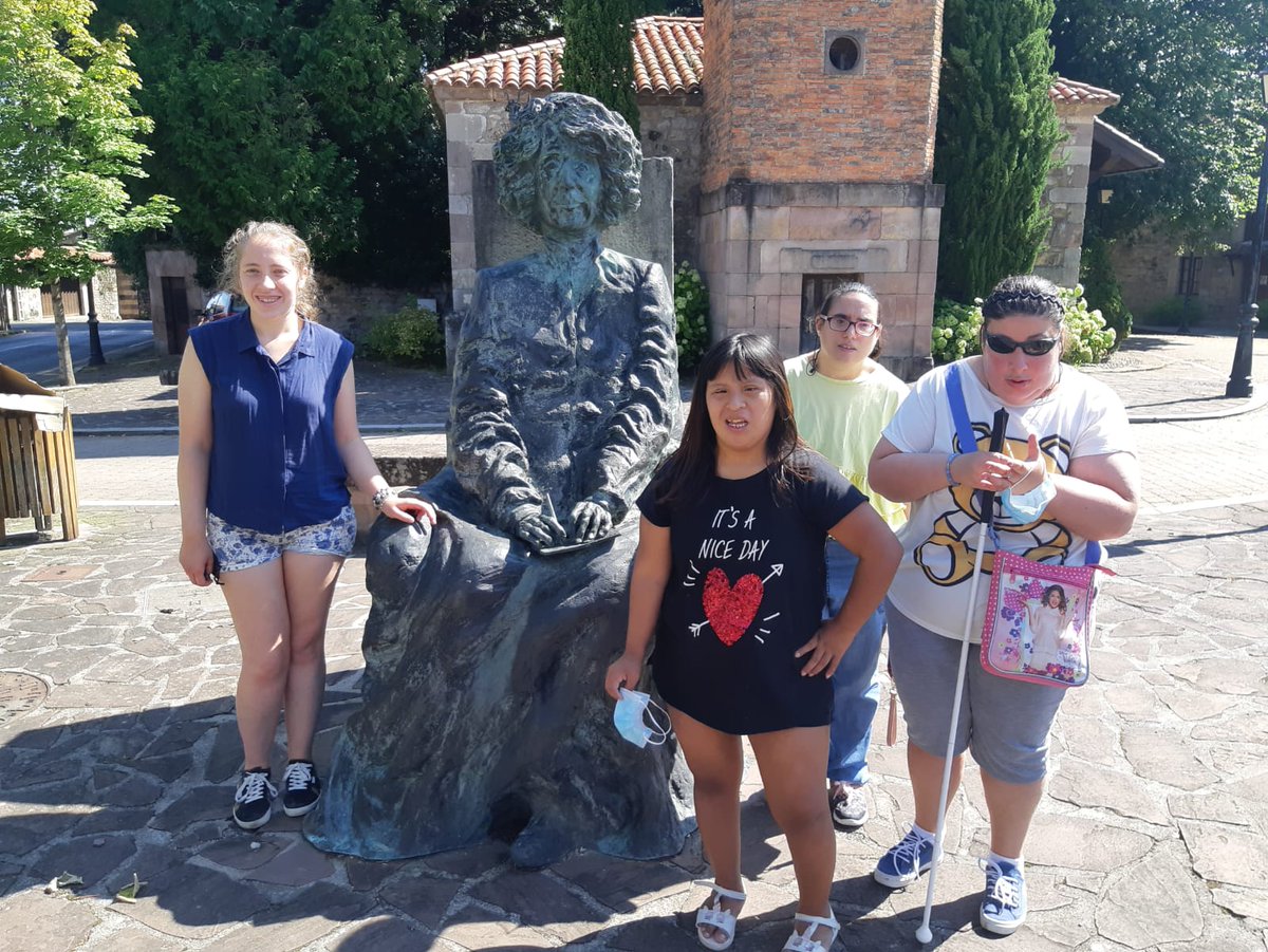 ObraSanMartin's tweet photo. En #CentrodeDíaMiguelManso disfrutamos de #Mazcuerras, lugar donde encontraron refugio las escritoras Concha Espina y Josefina Aldecoa. 

Hemos visitado la Casa Gótica, hemos aprendido sobre botánica y el poder curativo de las plantas y 
hemos disfrutado de #Aselart 2021 😉❤️👏 https://t.co/BLhRiVEs75