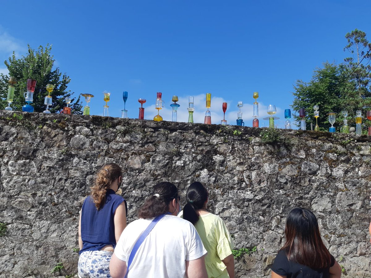 ObraSanMartin's tweet photo. En #CentrodeDíaMiguelManso disfrutamos de #Mazcuerras, lugar donde encontraron refugio las escritoras Concha Espina y Josefina Aldecoa. 

Hemos visitado la Casa Gótica, hemos aprendido sobre botánica y el poder curativo de las plantas y 
hemos disfrutado de #Aselart 2021 😉❤️👏 https://t.co/BLhRiVEs75